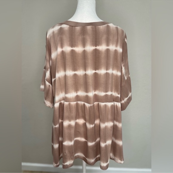 White Birch Size Medium Oversized Tan and white Tie  Dye - Picture 3 of 10